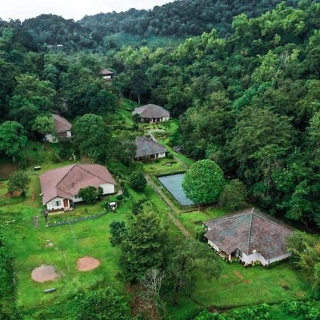 Abad Brookside Wayanad Hotel Витири Екстериор снимка