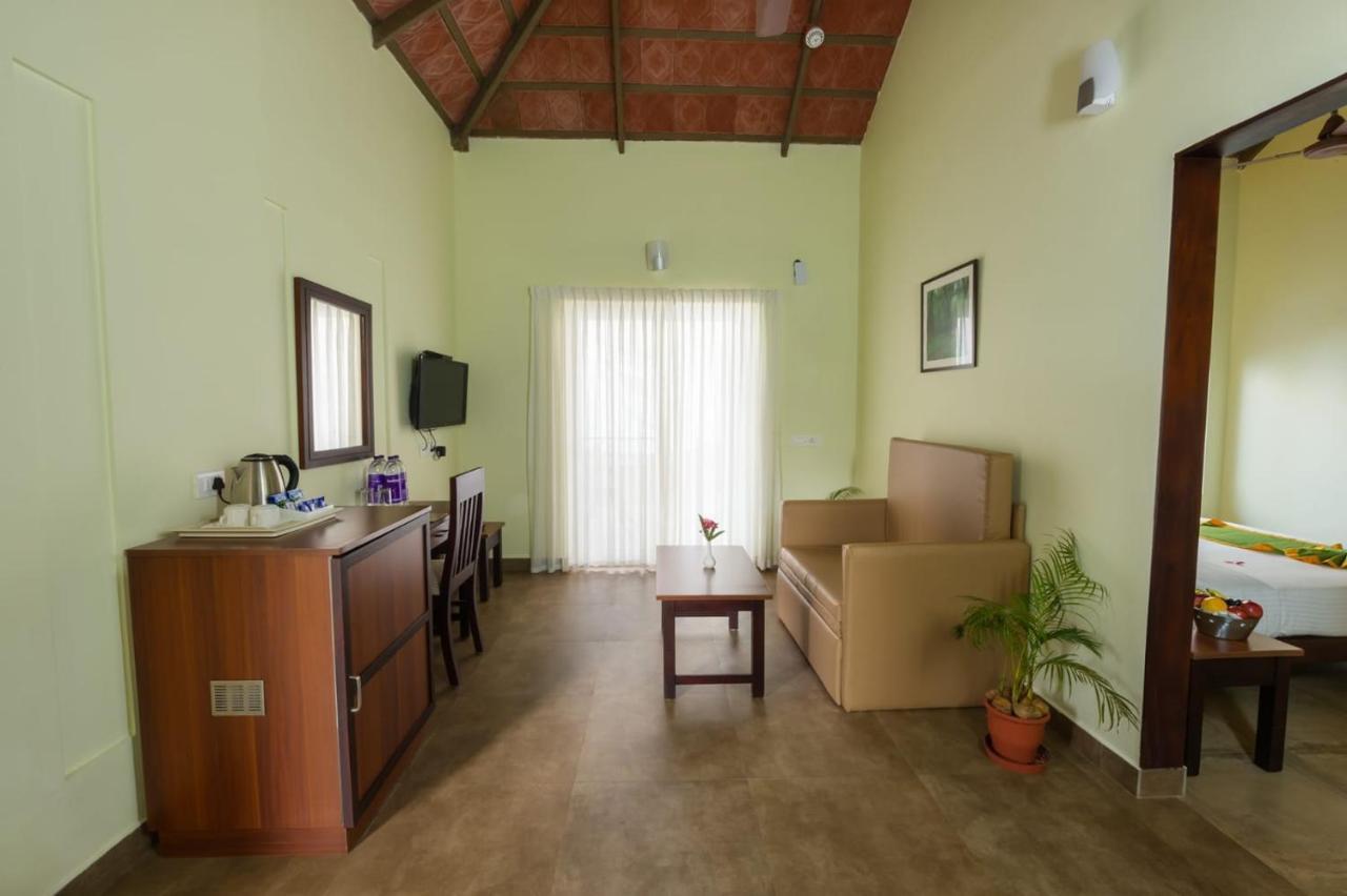 Abad Brookside Wayanad Hotel Витири Екстериор снимка