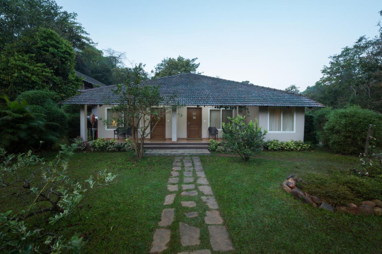 Abad Brookside Wayanad Hotel Витири Екстериор снимка