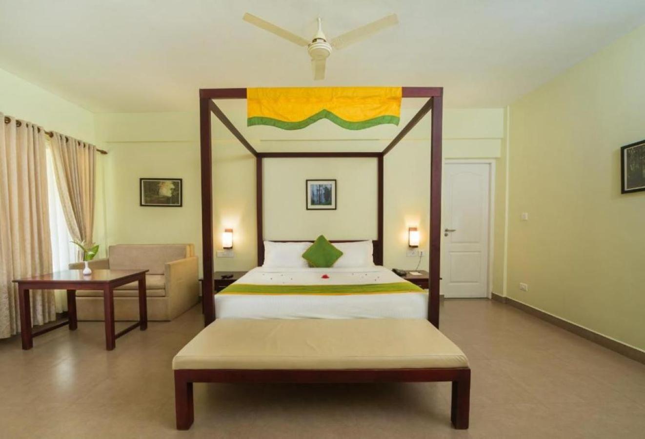 Abad Brookside Wayanad Hotel Витири Екстериор снимка
