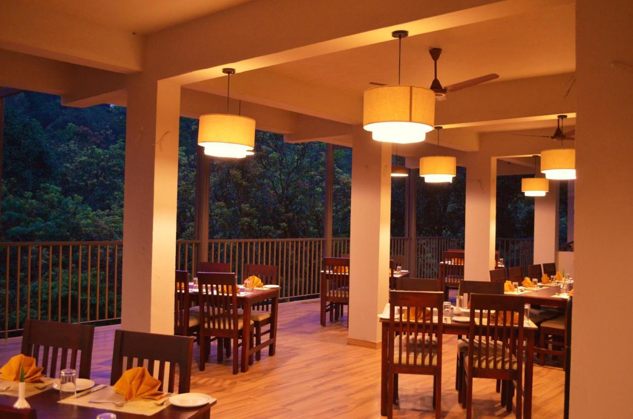 Abad Brookside Wayanad Hotel Витири Екстериор снимка