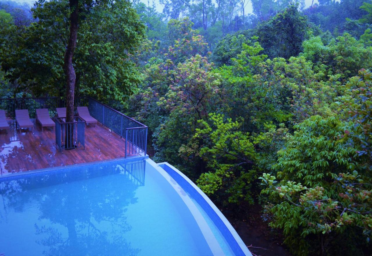 Abad Brookside Wayanad Hotel Витири Екстериор снимка