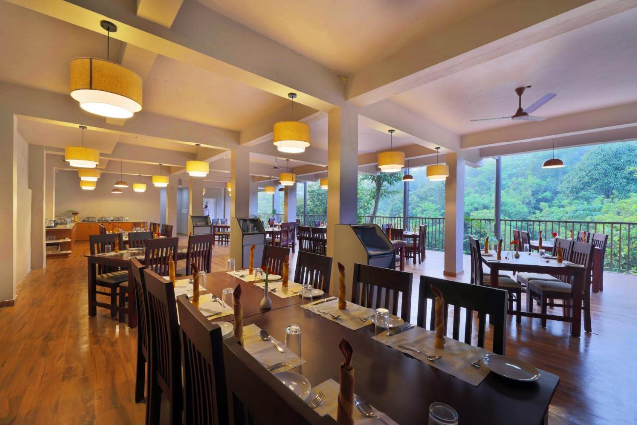 Abad Brookside Wayanad Hotel Витири Екстериор снимка