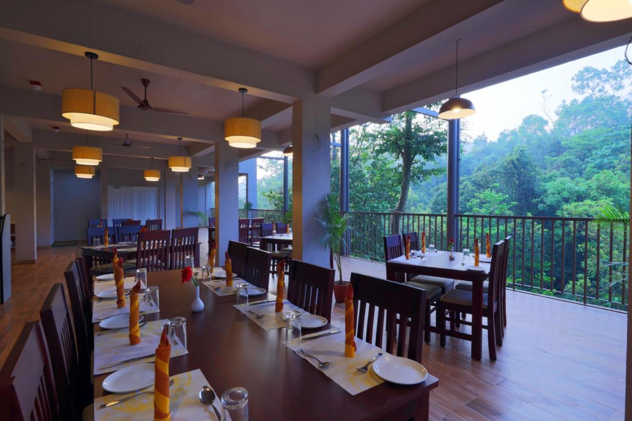 Abad Brookside Wayanad Hotel Витири Екстериор снимка