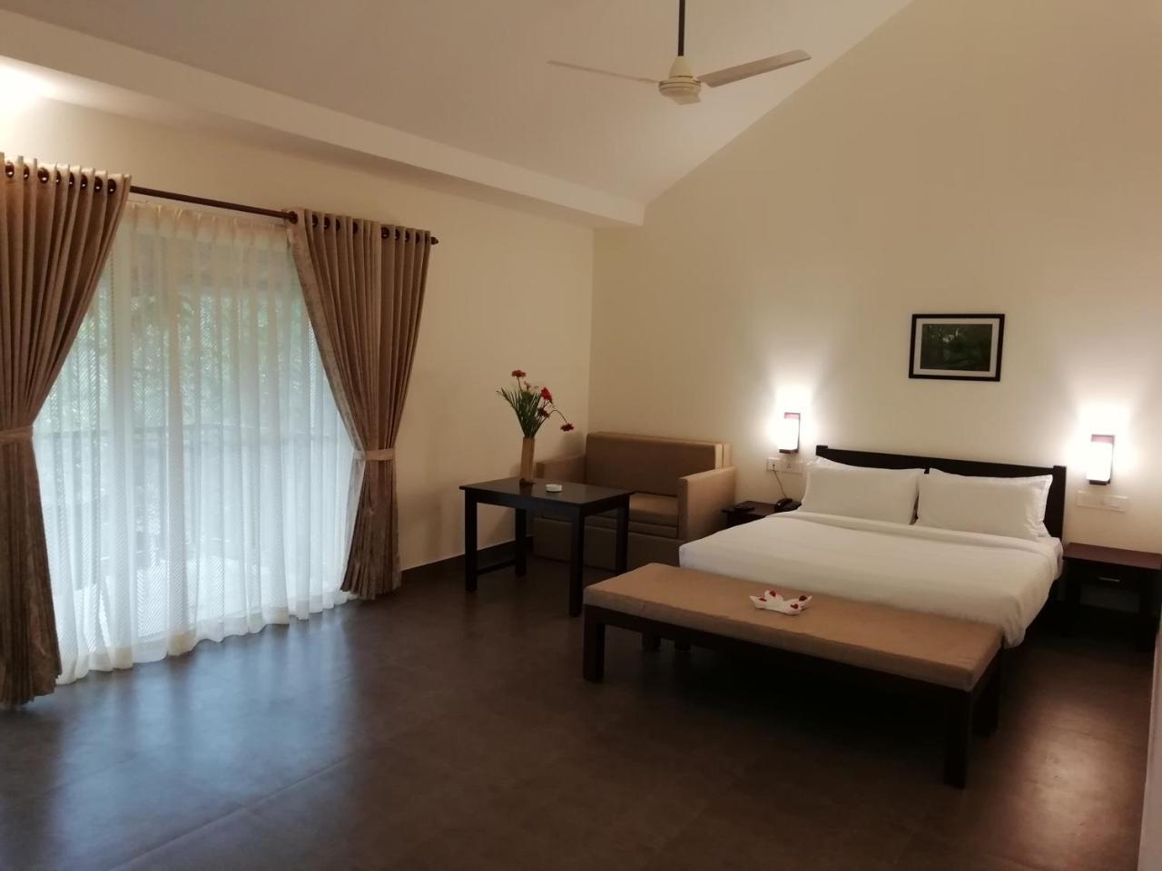 Abad Brookside Wayanad Hotel Витири Екстериор снимка