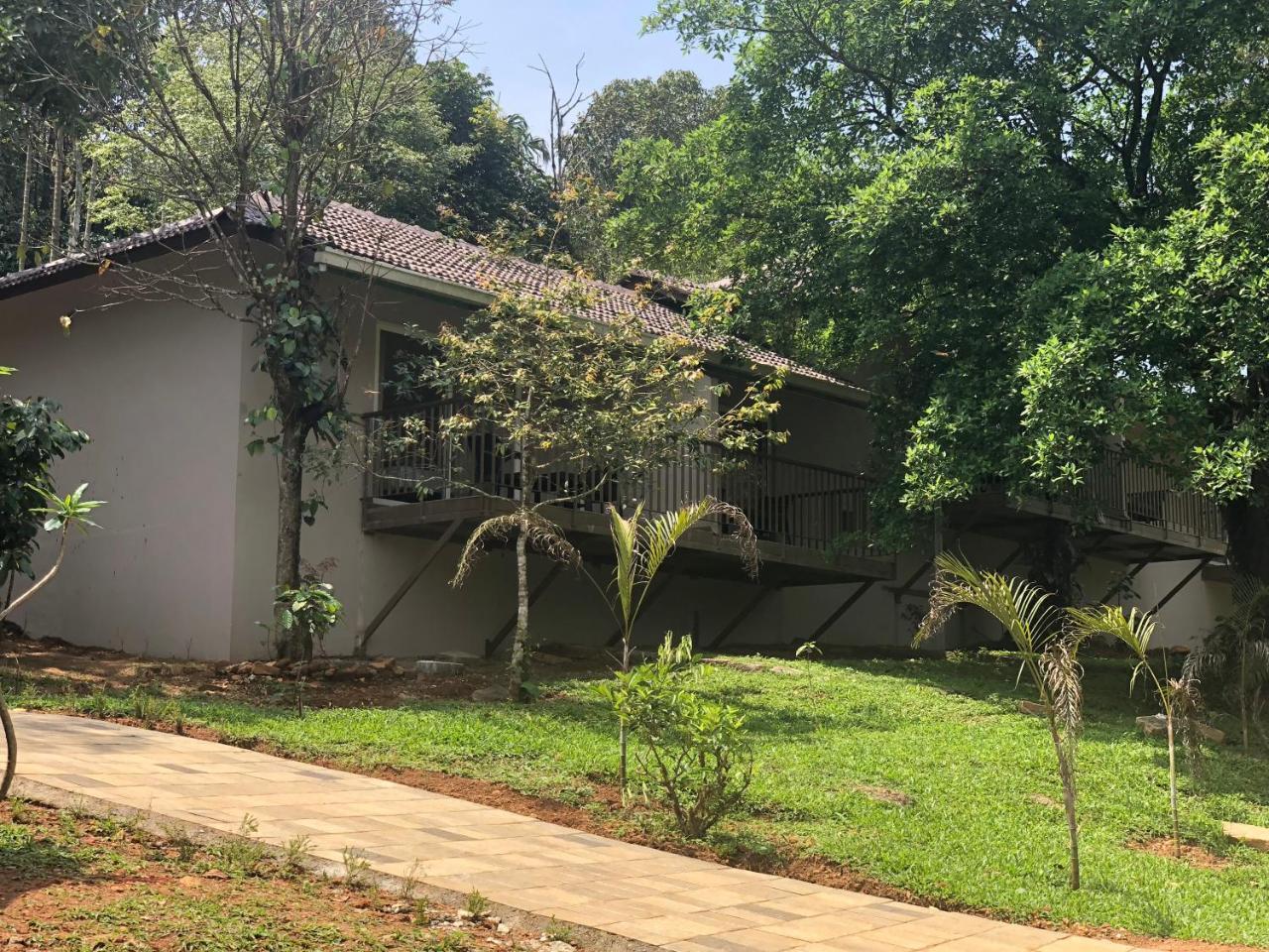 Abad Brookside Wayanad Hotel Витири Екстериор снимка