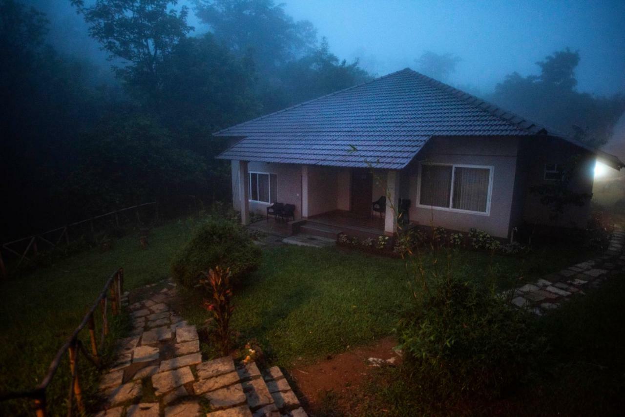 Abad Brookside Wayanad Hotel Витири Екстериор снимка