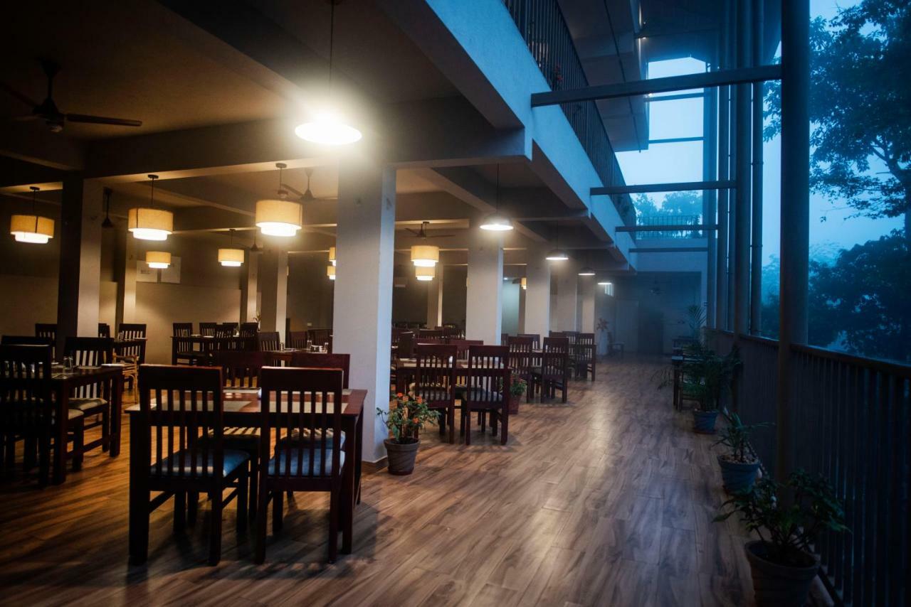 Abad Brookside Wayanad Hotel Витири Екстериор снимка